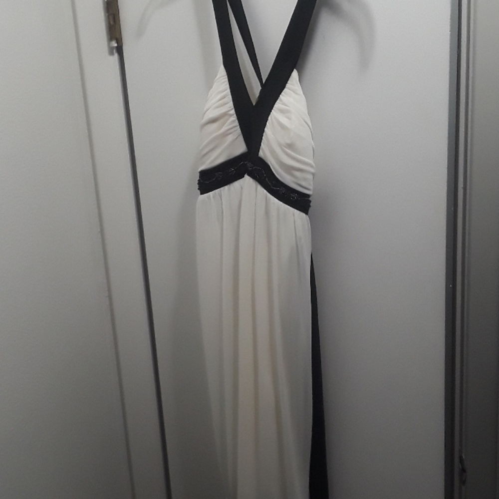 City triangles short black and white dress